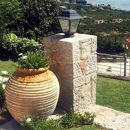 Vila Vip House On The Hill 1 *