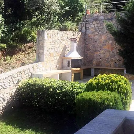 Vila Vip House On The Hill 1 *